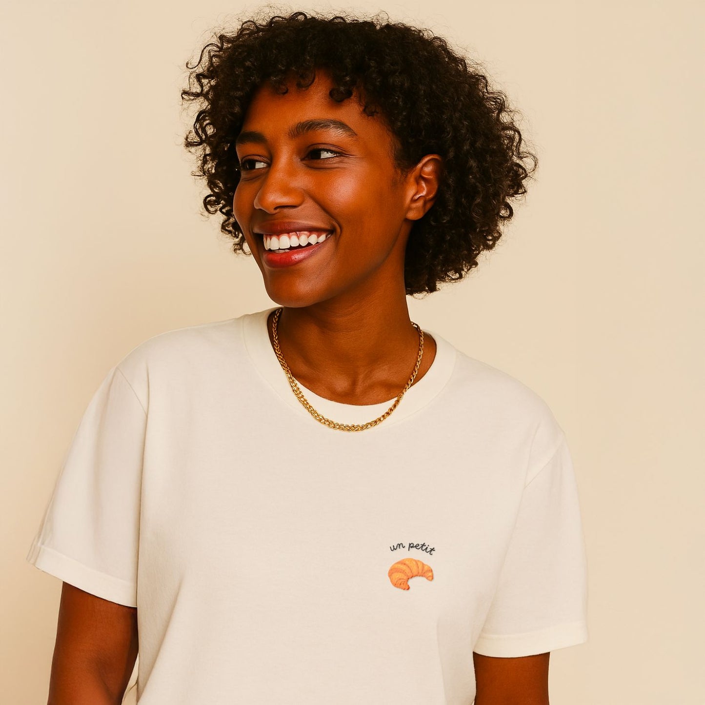 Un petit croissant - T-Shirt Brodé