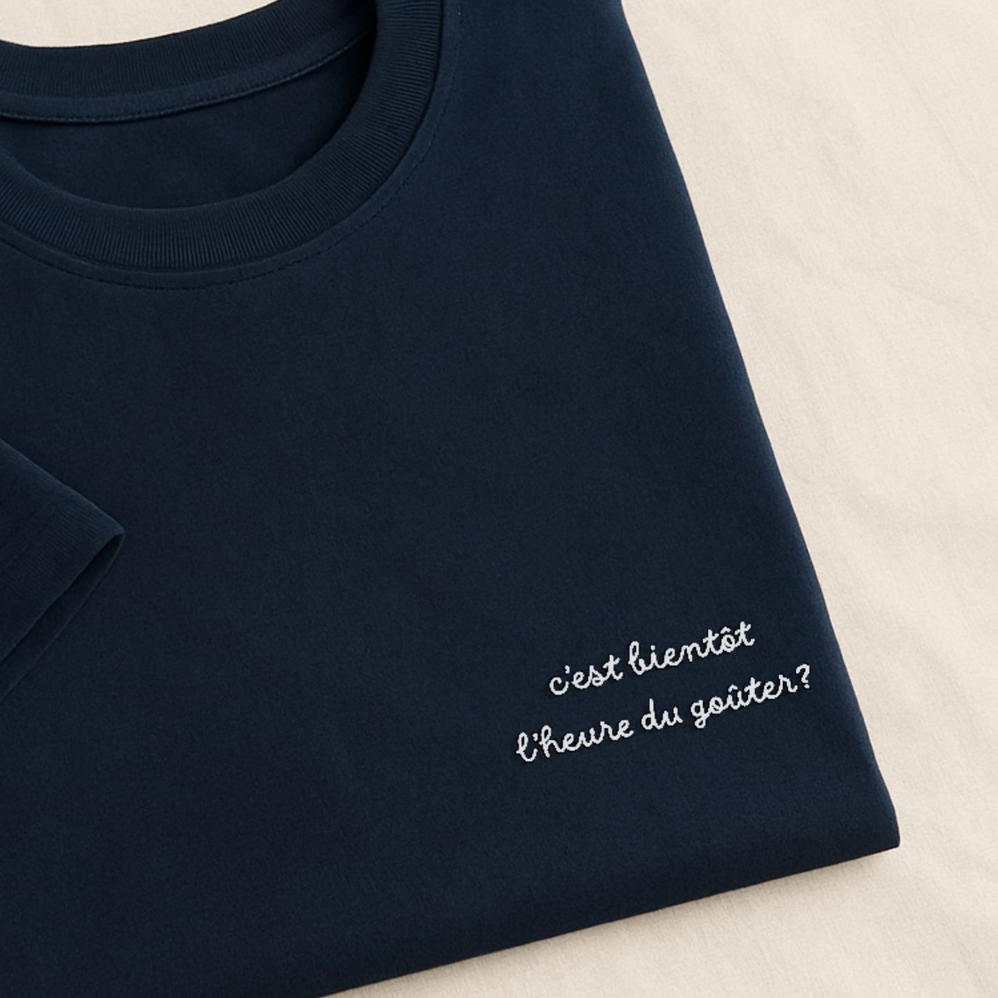 C'est bientôt l'heure du goûter - T-Shirt Brodé