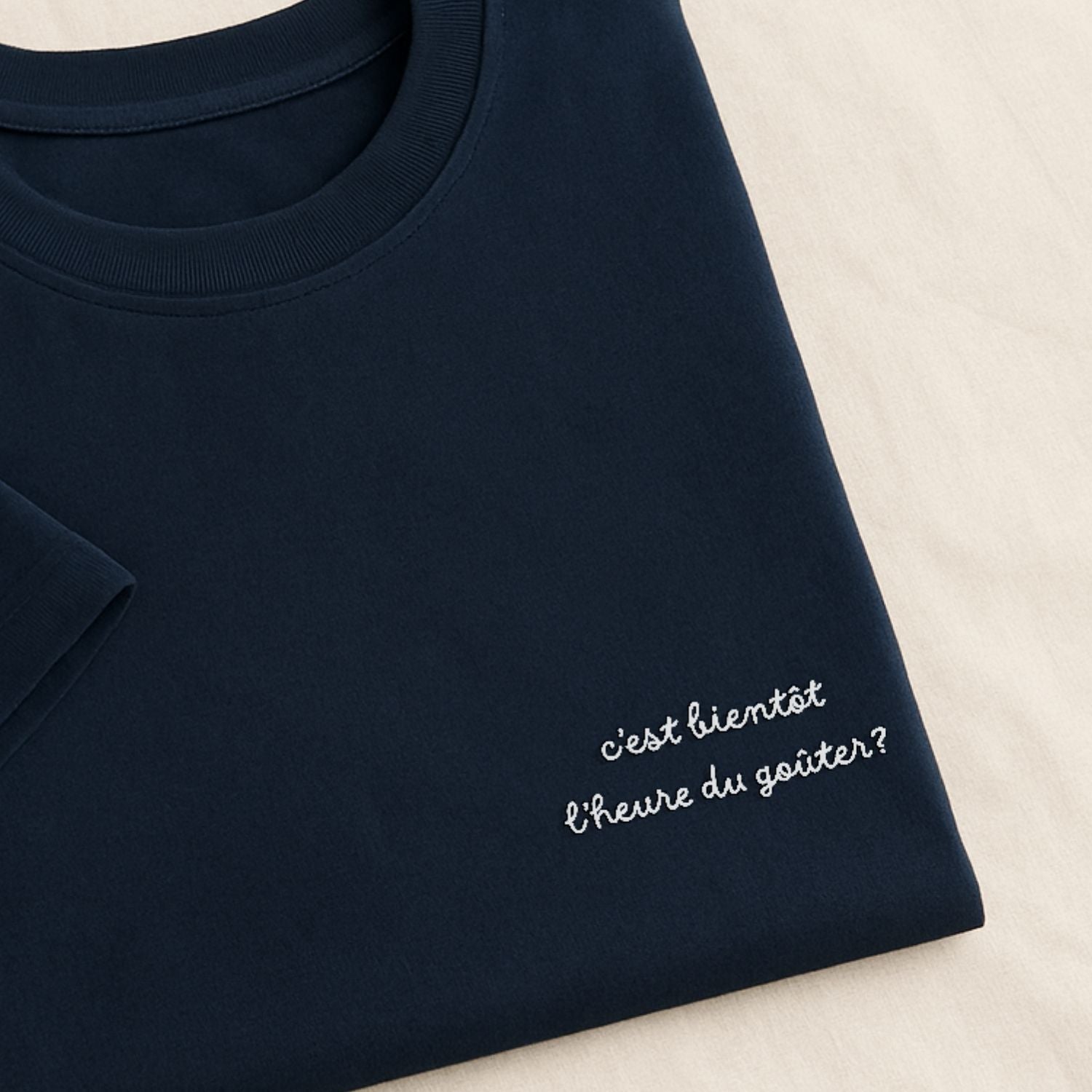 C'est bientôt l'heure du goûter - T-Shirt Brodé