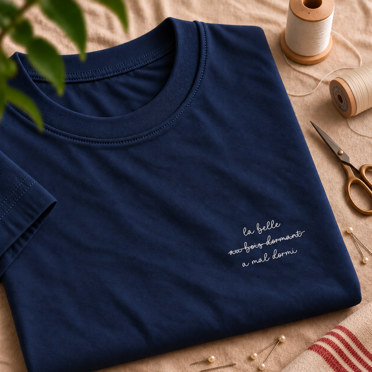 La belle a mal dormi - T-Shirt Brodé